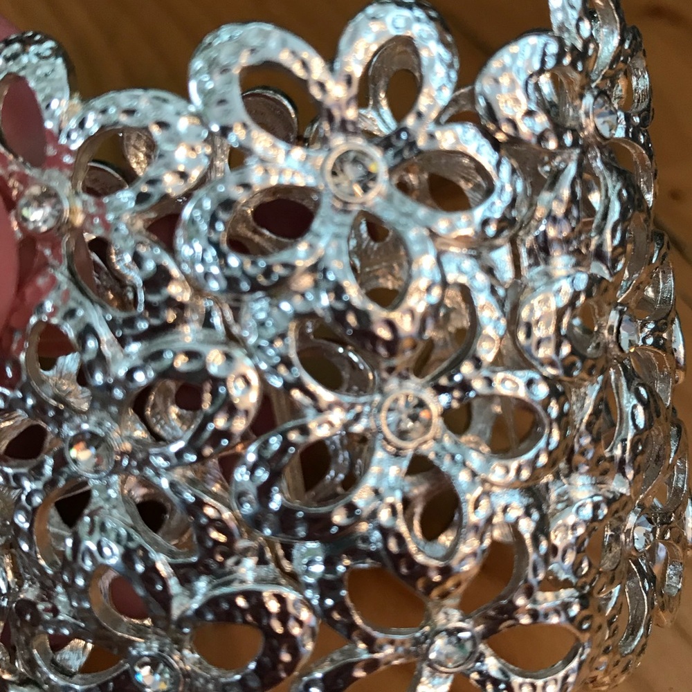 🌺🌺 4/$25! Silver Tone Stretch Cuff Bracelet - Picture 3 of 6